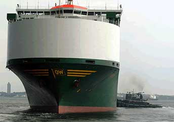 Ro-ro being pushed by a tug